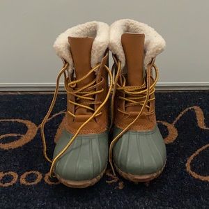 Snow boots
